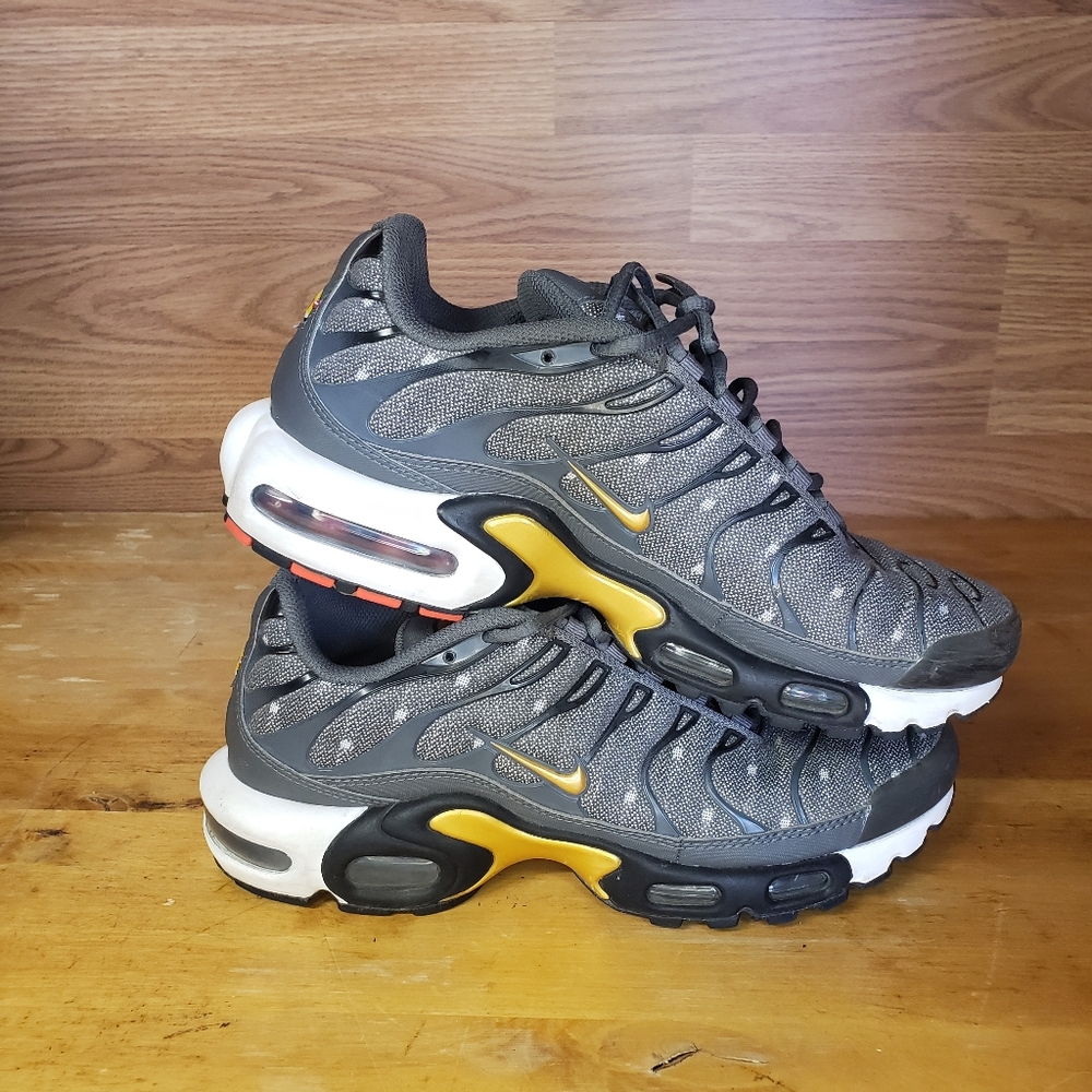 Nike Air Max Plus SE Iron Grey/ Metallic Gold-Black Size 8.5